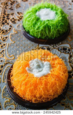 Gold Egg Yolk Thread Cakes Or Cake Foi Tong Lava Cake.