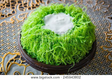 Gold Egg Yolk Thread Cakes Or Cake Foi Tong Lava Cake.