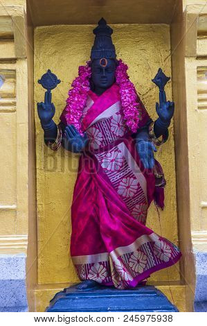 Singapore - Feb 24 : Statue In Sri Veeramakaliamman Temple In Little India, Singapore On February 24