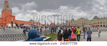 Kremlin Square , Moscow , Russia - April 27th 2018 : The Spasskaya Tower Of The Moscow Kremlin On Re
