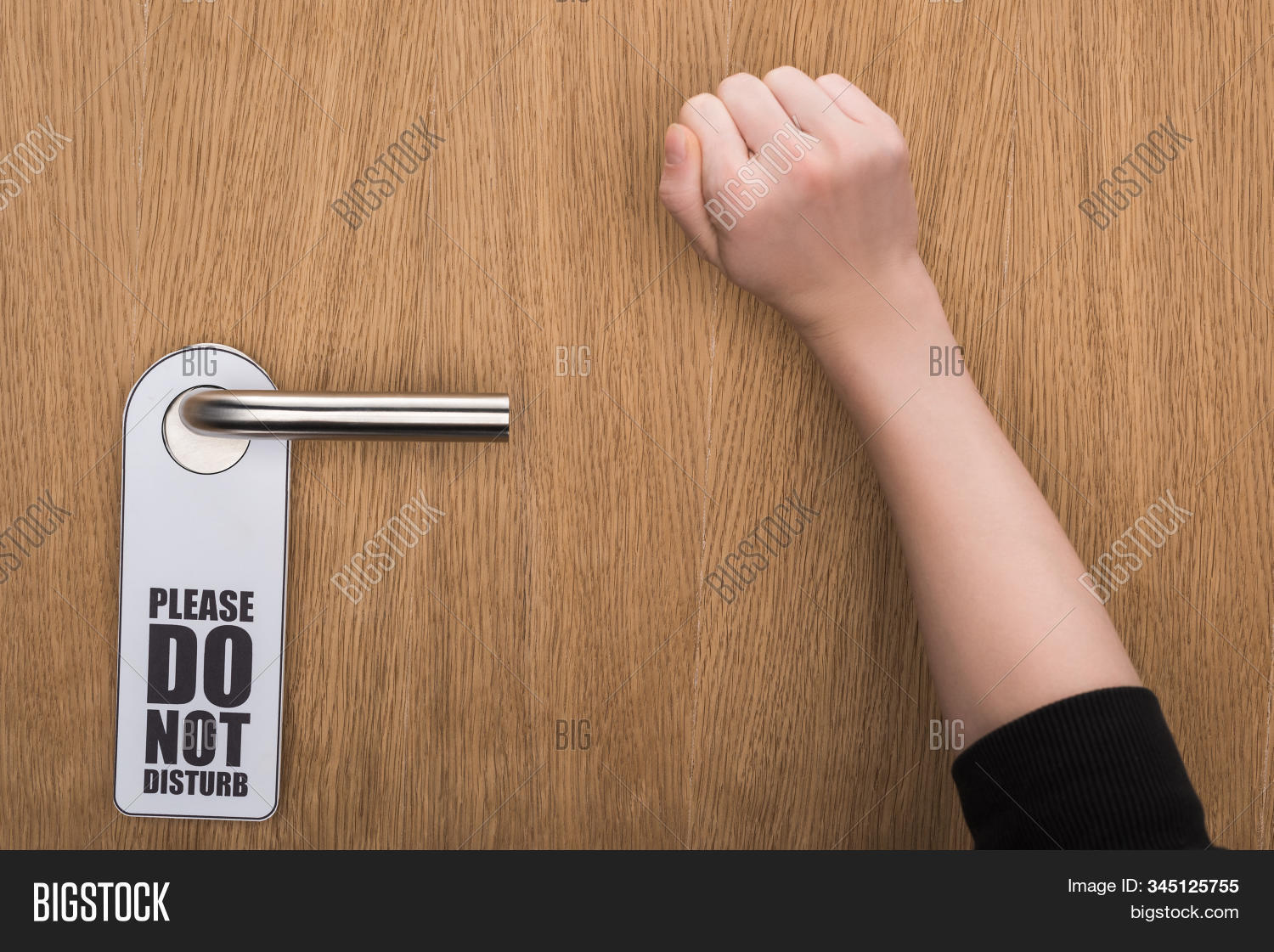 To disturb. She stopped at the door. Приоткрытая дверь. At the door. Девушка в дверях квартиры.