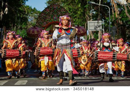 Denpasar, Bali Island, Indonesia - June 11, 2016: Group Of Balinese People. Beautiful Kids In Colorf