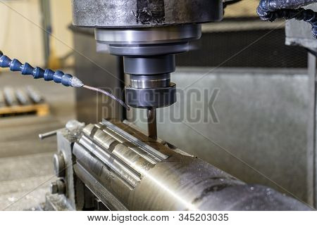 Production Of A Spline Shaft On A Cnc Milling Machine With A Quick Cutting Rapid Milling Cutter