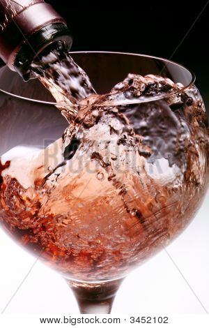 Hælde vin