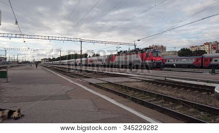Bryansk, Russia - June 25, 2019: The Platform Of The Railway Station Of Bryansk. The Movement Of Com