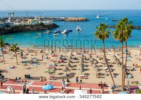 Canary Island Tenerife, Spain - 26 Dec, 2019: Tourists Are Relaxing On Playa La Pinta Puerto Colon. 