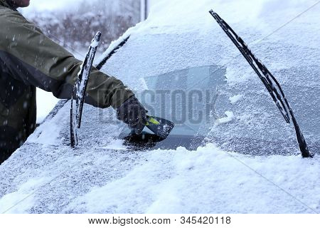 Wishing A Windscreen Of A Car In Winter