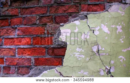Red Brick Wall With Craks. Craks On Concrete. Old Brickwall With Craks.