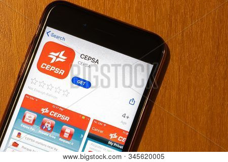 Los Angeles, California, Usa - 17 January 2020: Phone Screen With Cepsa Icon On App Store Top View, 