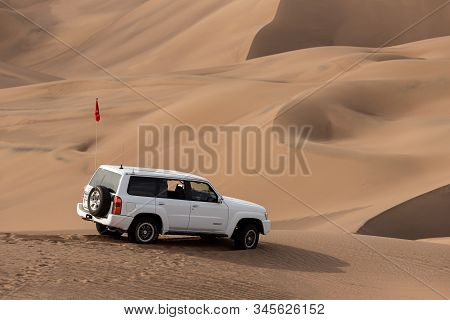 Zahedan, Baluchestan/iran-11/24/2018 Nissan Patrol Super Safari In Lut Desert
