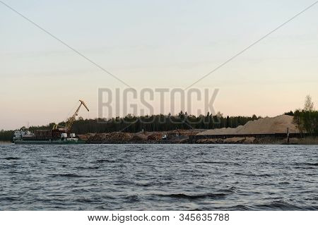 Sheksna,vologda Region, Russia - May 11, 2019:evening Loading Of The Forest On The Sheksna River. Vo