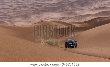 Zahedan, Baluchestan/iran-11/27/2018climbing Toyota Hulux Revo Off Road In Lut Desert