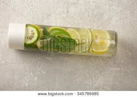 Summer Cocktail, Detox, Mineral Water, Lemon Slice, Mint Leaf, Lemon Ginger Cucumber