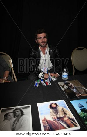 BURBANK, CA - 22 kwietnia: Joe Lando w The Hollywood Show odbędzie się w Burbank Airport Marriott na 22 kwietnia, 