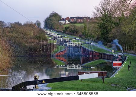 Winter Evening At Main Flight Of Caen Hill Locks On The Kennet & Avon Canal, Devizes, Wiltshire 
Vie