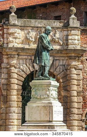 Vicenza, Italy - Circa September 2018. Beautiful View Of Statua Di Fedele Lampertico In Vicenza.