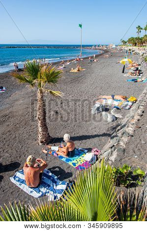 Canary Island Tenerife, Spain - 27 Dec, 2019: Tourists Are Relaxing And Playing On A Beach Called Pl