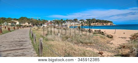 Fully Equipped Modern Spanish City Beach Sagaro , Girona, Spain