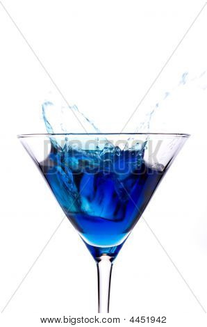 Kostky Od Ice Spalshing do modré Martini alkoholický nápoj