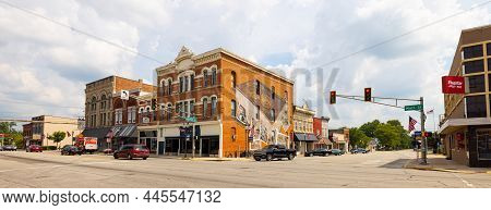 Bluffton, Indiana, Usa - August 21, 2021: The Business District On Main Street