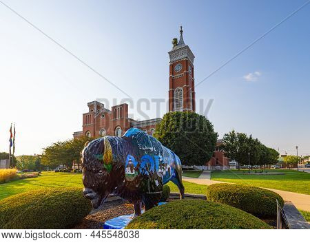 Greensburg, Indiana, Usa - August 20, 2021: The Decatur County Courthouse With The Sculpture Of A Bi