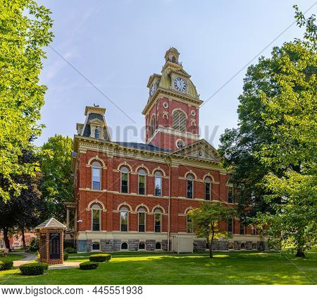 Lagrange, Indiana, Usa - August 21, 2021: The Lagrange County Courthouse And It Is War Memorial