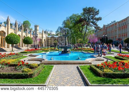 Russia May 5, 2021 Kislovodsk, View Of The Narzan Gallery And The Frog Fountain In Kislovodsk, Photo