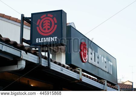 Bordeaux , Aquitaine  France - 01 09 2022 : Element Text Logo And Brand Sign On Wall Facade Clothing