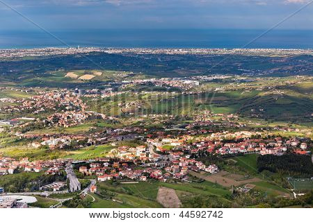 Blick vom Berg Titano, San Marino auf Nachbarschaft