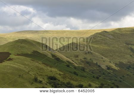 เมฆพายุผ่าน Y เปล Mynydd Bychan