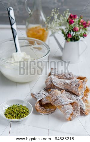 Italian Cannoli