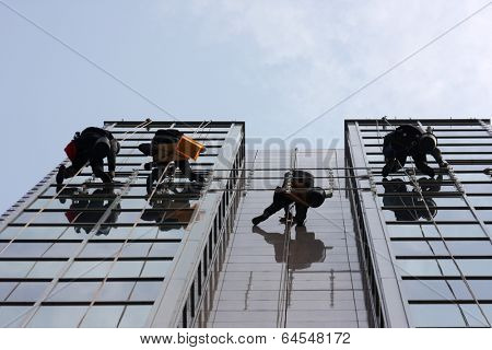 Men cleaning windows on a corporate bouilding
