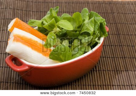 Sałatka z surimi i