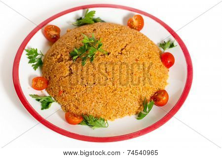Turkish bulgur pilaf made with bulgur, or burghul, wheat, onion, capsicum, and tomato, This is a staple of Turkish cuisine.
