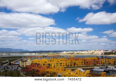 Portimao - havnen, marina, portugal - algarve, klipper og sten med mos