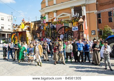 People At The Carnival