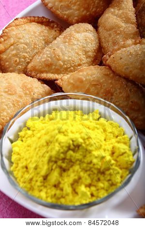 Gujia In Plate With Holi Color In Bowl