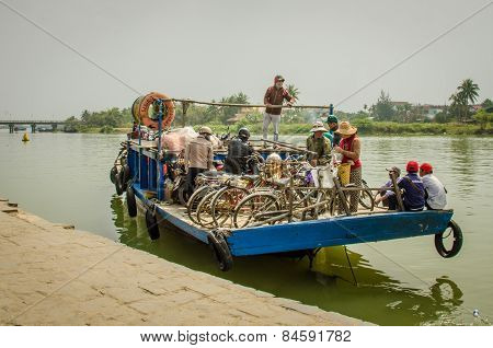 Crowded ferry transports people along the Thu Bòn River in Vietnam