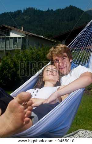 Aurinkoinen iltapäivä riippumatto