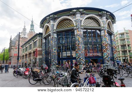 The Hague, Netherlands - May 8, 2015: People Shopping On Venestraat Shopping Street In The Hague