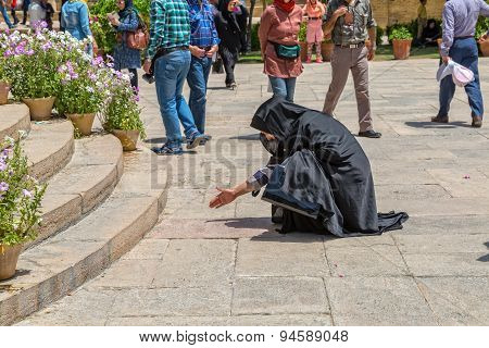 Woman reads the Hafez verses