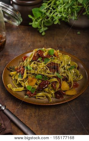Pasta With Sun Dried Tomatoes