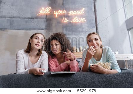 Interesting film. Pleasant cheerful involved girls watching and discussing the film while lying on the bed and having home party