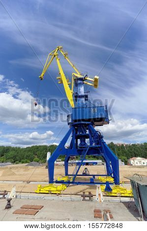 Gorodets, Russia. - June 2.2016. Blue Portal Crane With A Yellow Arrow On The Cargo Wharf In Gorodet