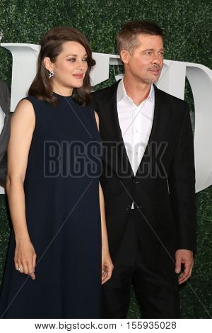 LOS ANGELES - NOV 9:  Marion Cotillard, Brad Pitt at the 