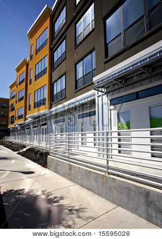 Neue Luxuswohnung (Eigentumswohnung) mit Büros im Erdgeschoss