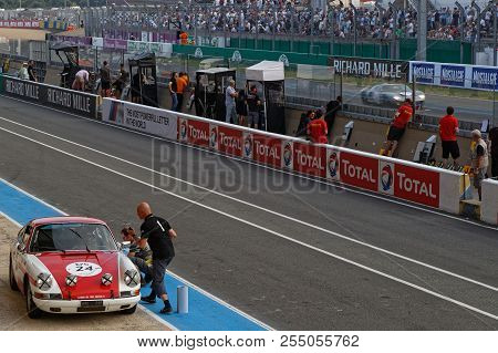 Le Mans, France, July 7, 2018 : A Pit Stop For Porsche During Le Mans Classic Celebrating 70 Ans Of
