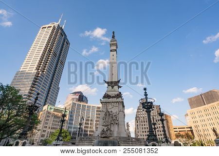 Indianapolis, In - June 18, 2018: Soldiers And Sailors Monument Located In The Monument Circle Histo