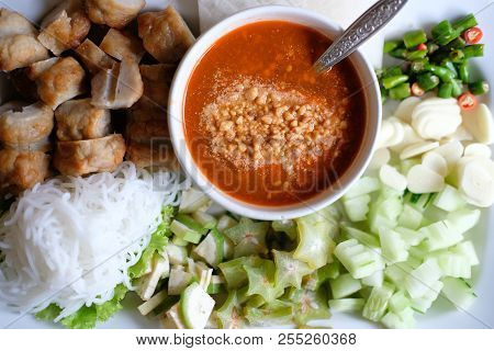 Minced Pork Sausage, Fermented Rice Noodle & Vegetable Served With Chili Sauce. Vietnamese Food Call