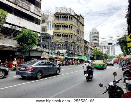 The Photo Of Yaowarach Street In Bangkok China Town And Its Building Next To  The Road. Bangkok, Tha